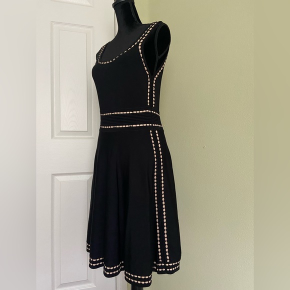 Alice + Olivia Sleeveless A-line Knit Dress - Picture 1 of 12